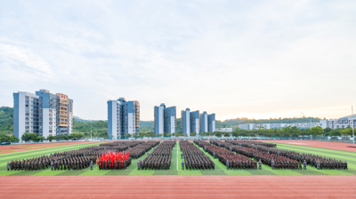 英姿飒爽志凌云，昂首阔步再启航|我校22级新生军训阅兵仪式暨总结表彰大会圆满结束